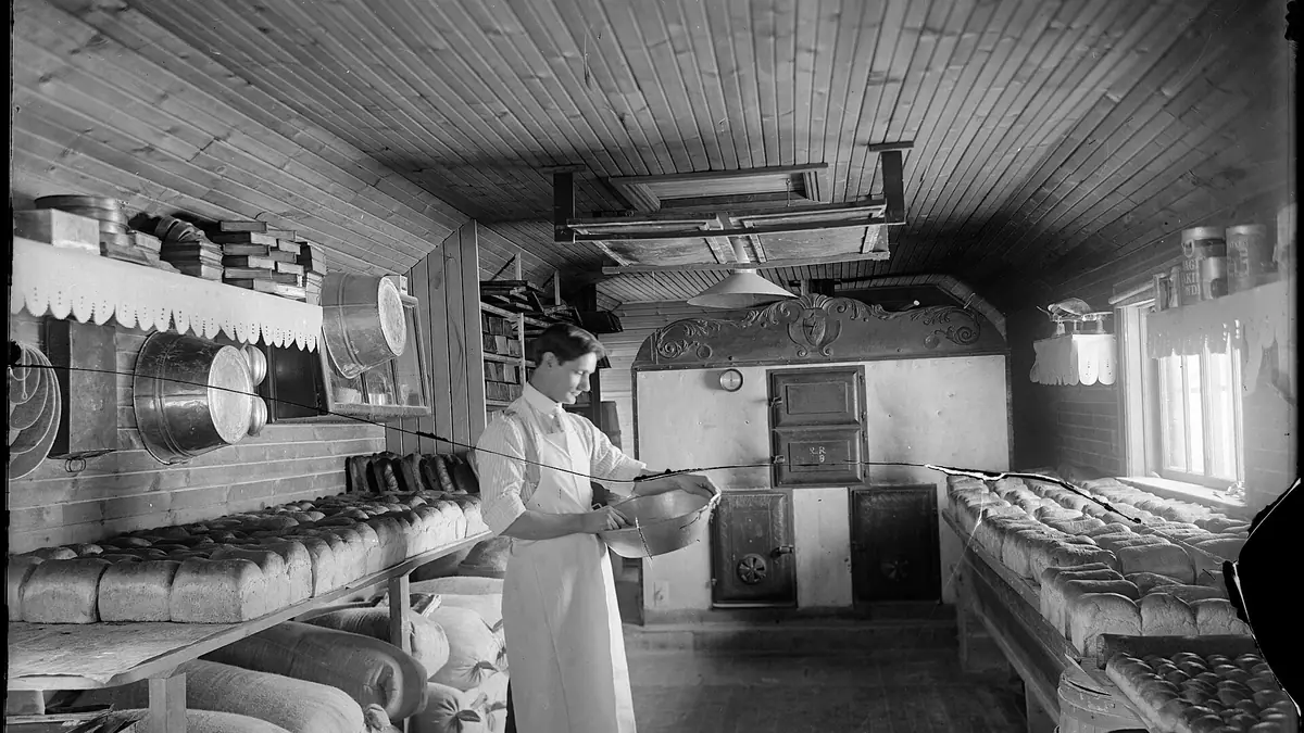 New Bakers – bakery in Duckett's Green, London